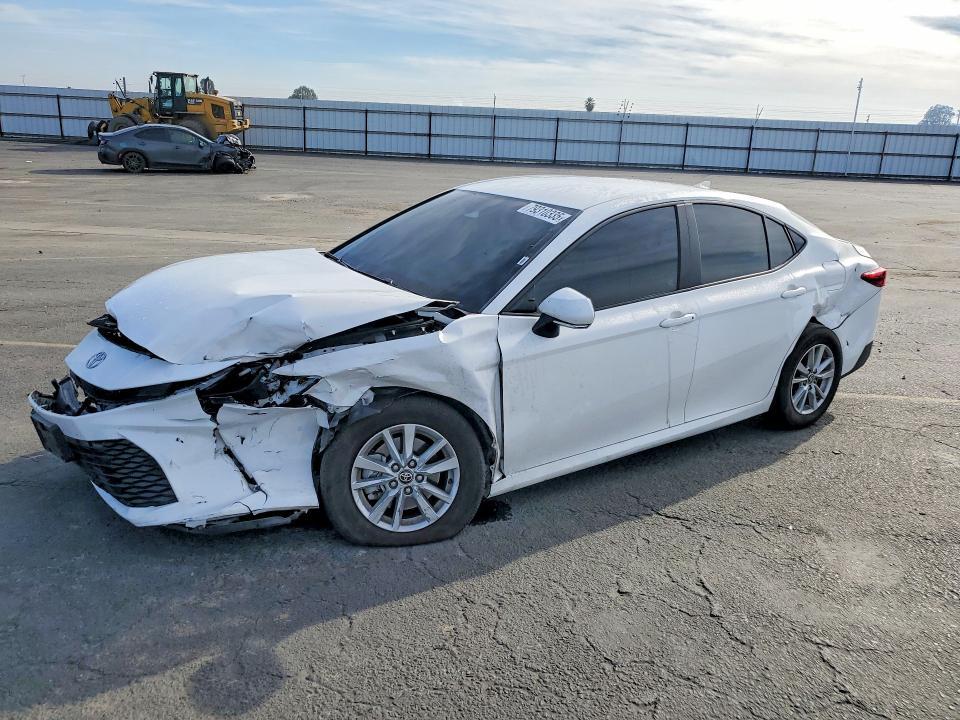 2025 Toyota Camry le