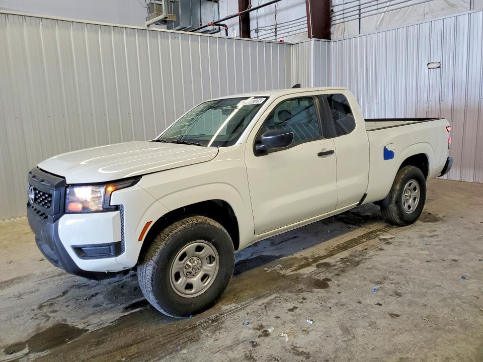 2025 Nissan Frontier s