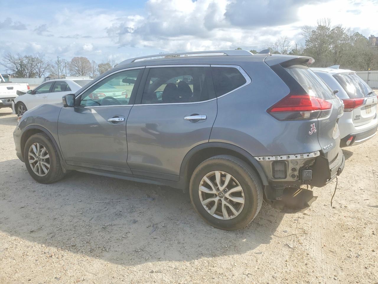 2017 Nissan Rogue sv