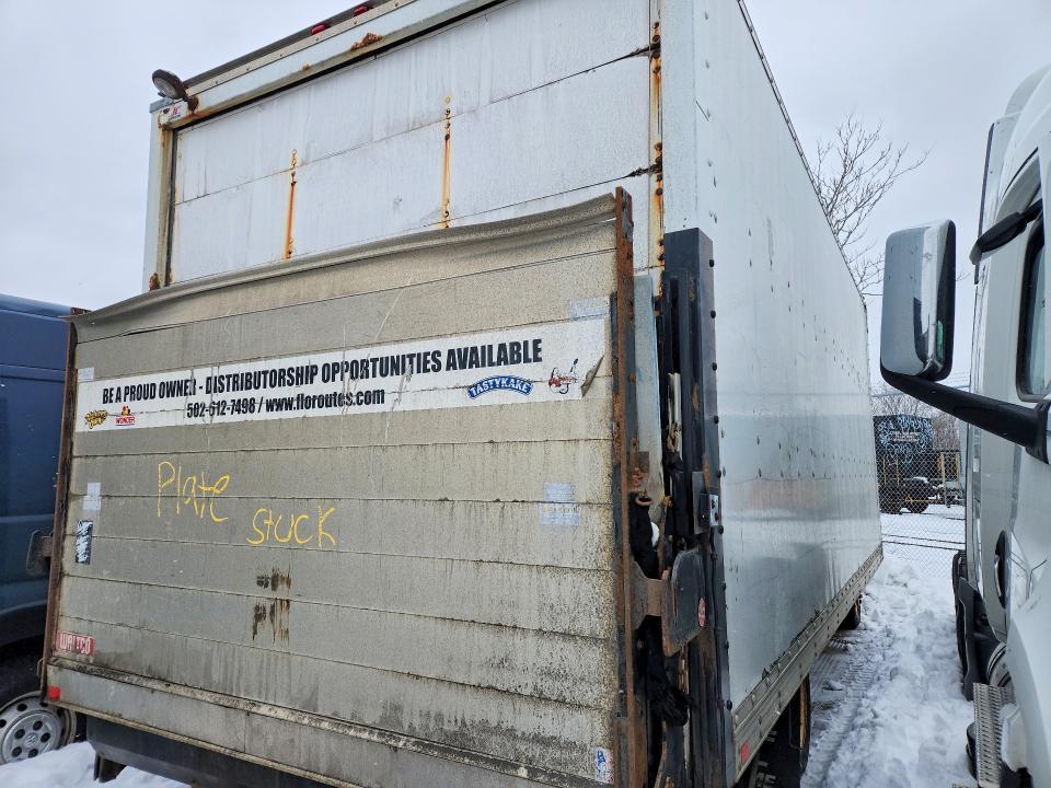 2013 Isuzu Npr hd Delivery Truck