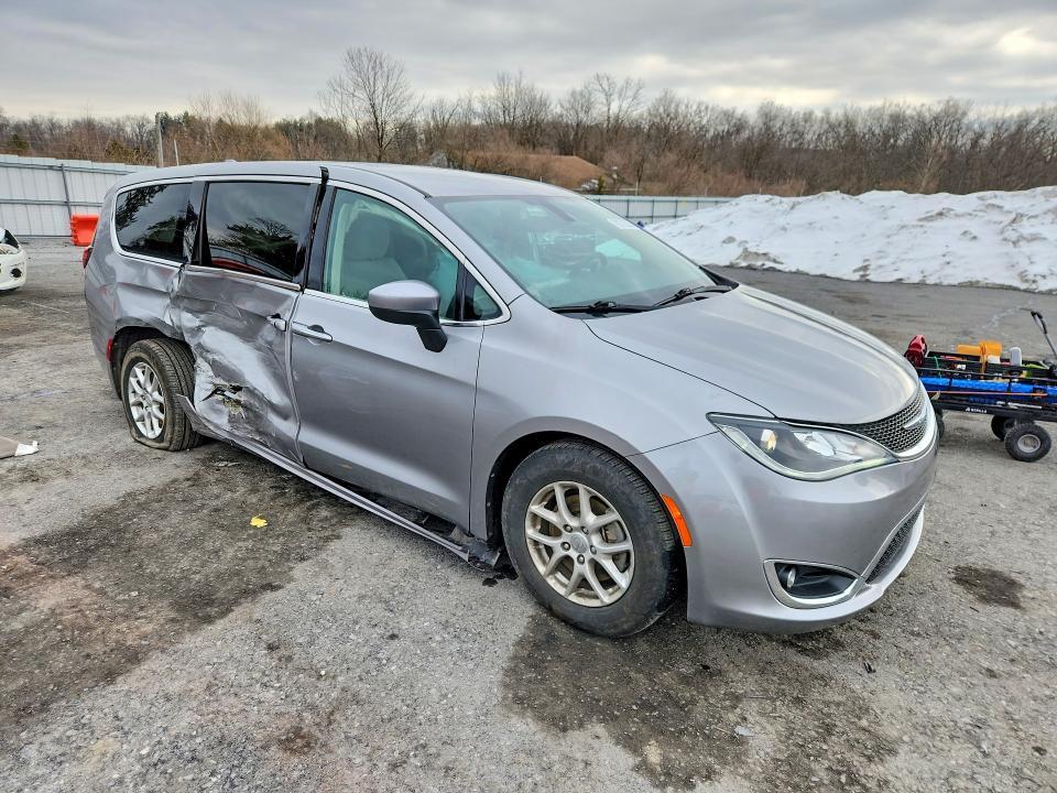 2017 Chrysler Pacifica Touring l