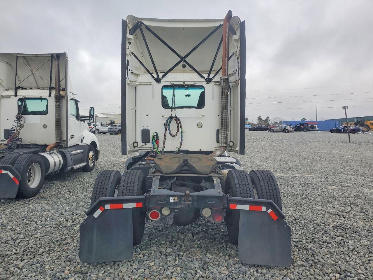 2017 Peterbilt 579 Semi Truck