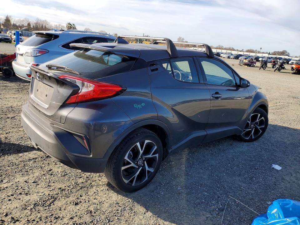 2022 Toyota C-hr xle