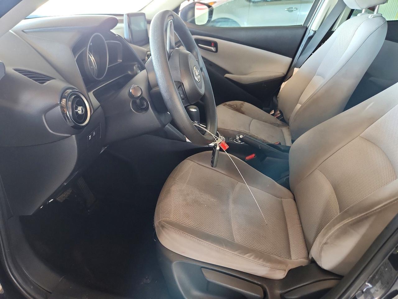 2020 Toyota Yaris Hatchback le