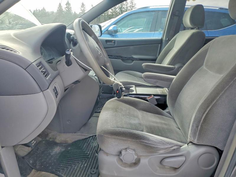 2004 Toyota Sienna ce