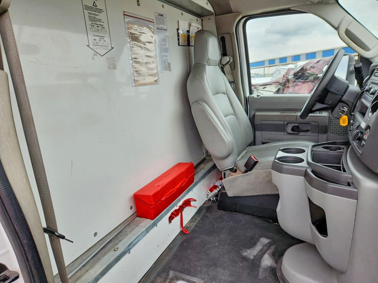 2022 Ford E350 BOX Truck