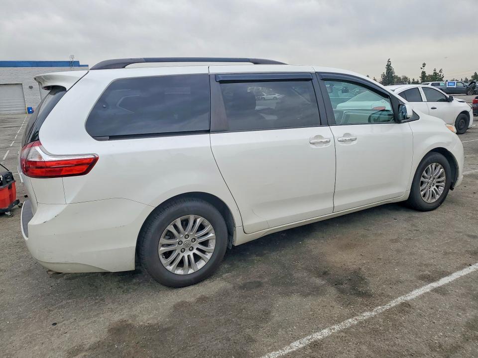 2016 Toyota Sienna xle