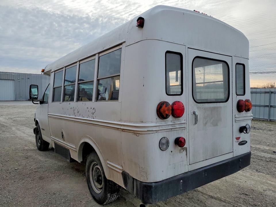 2001 GMC Savana Cutaway G3500