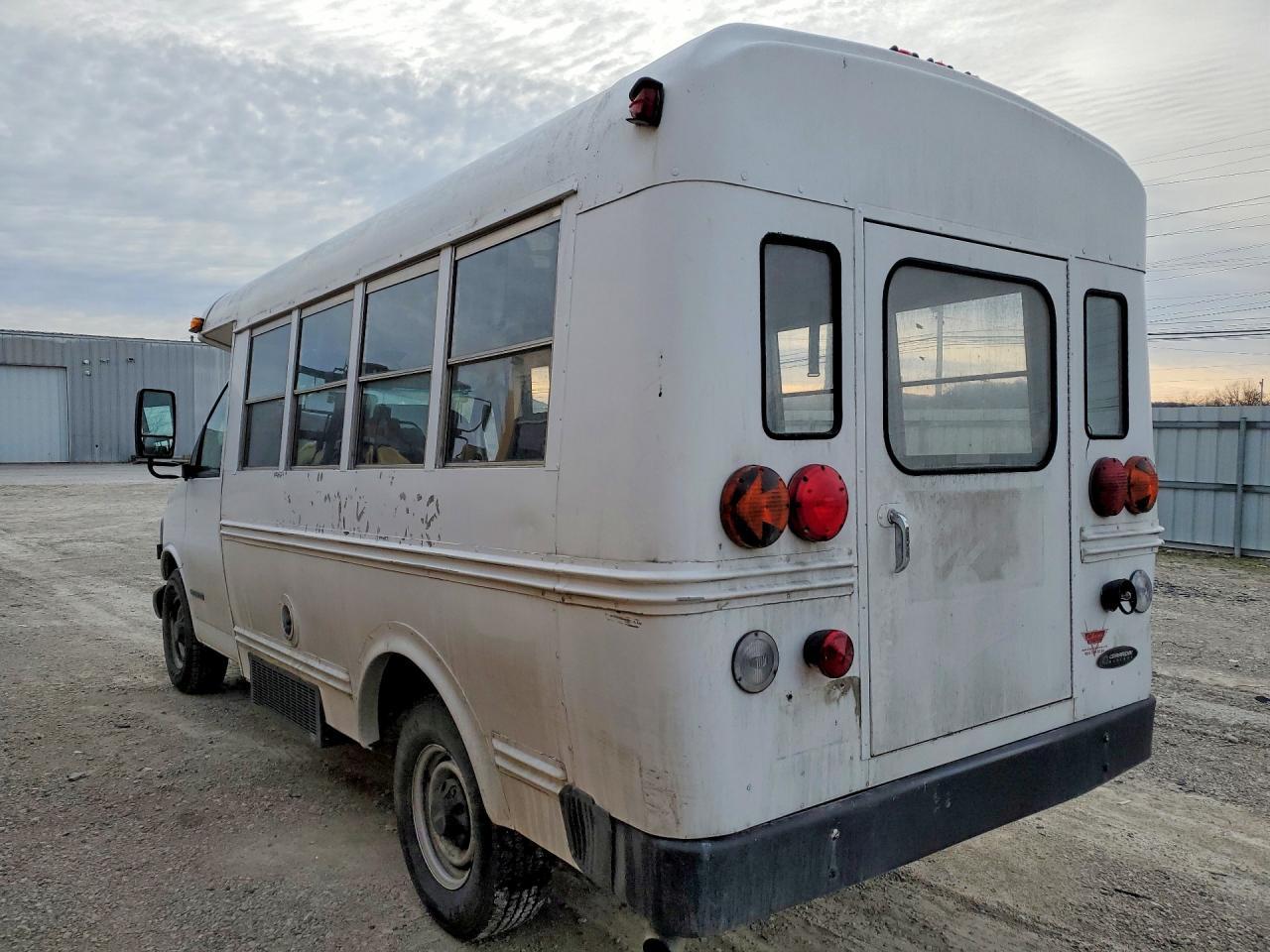 2001 GMC Savana Cutaway G3500