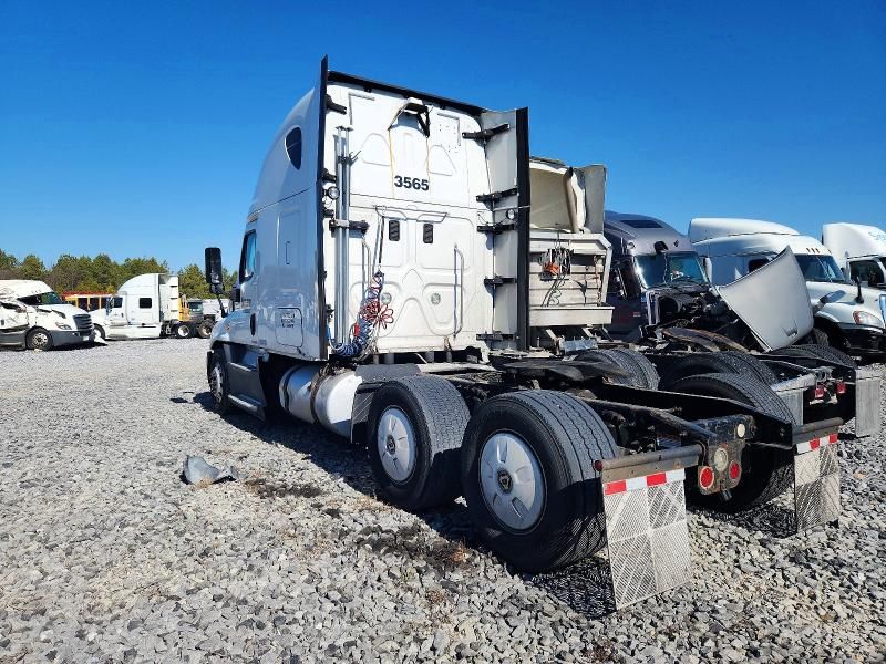 2016 Freightliner Cascadia 125 Semi Truck