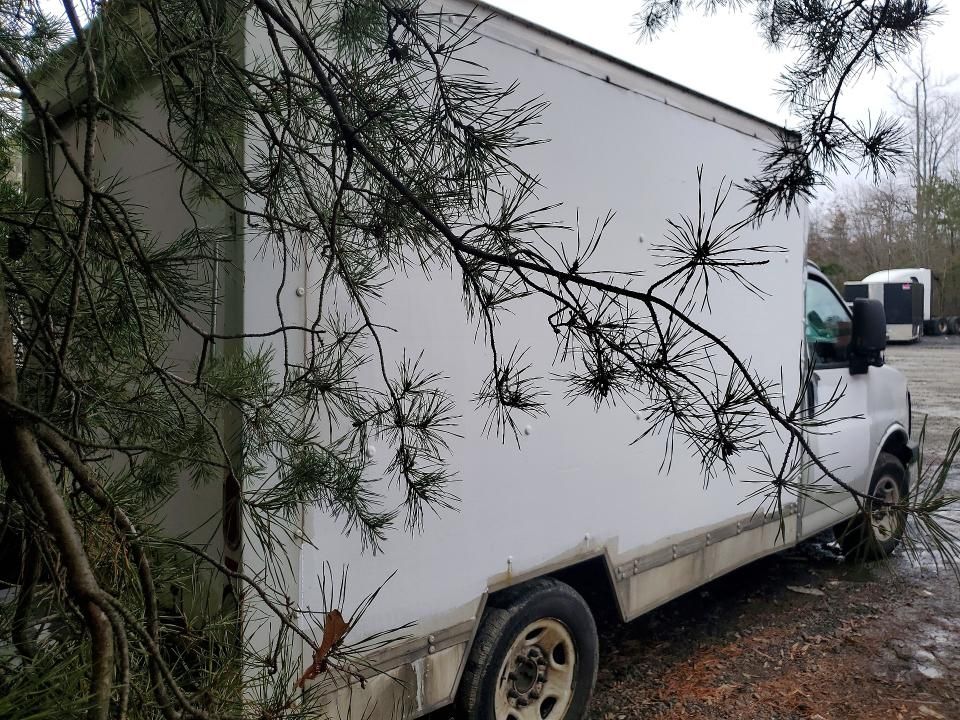 2010 GMC Savana box Truck