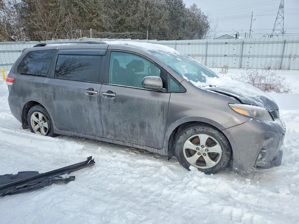 2019 Toyota Sienna se