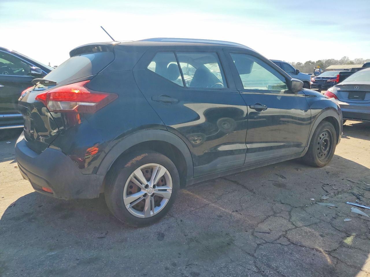 2019 Nissan Kicks s