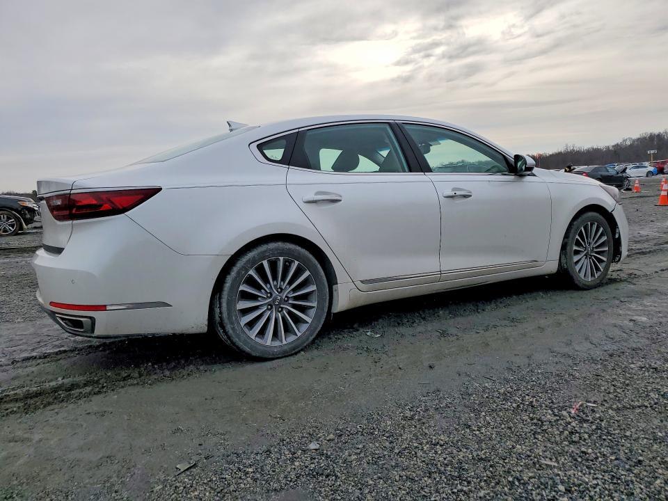 2017 KIA Cadenza Premium