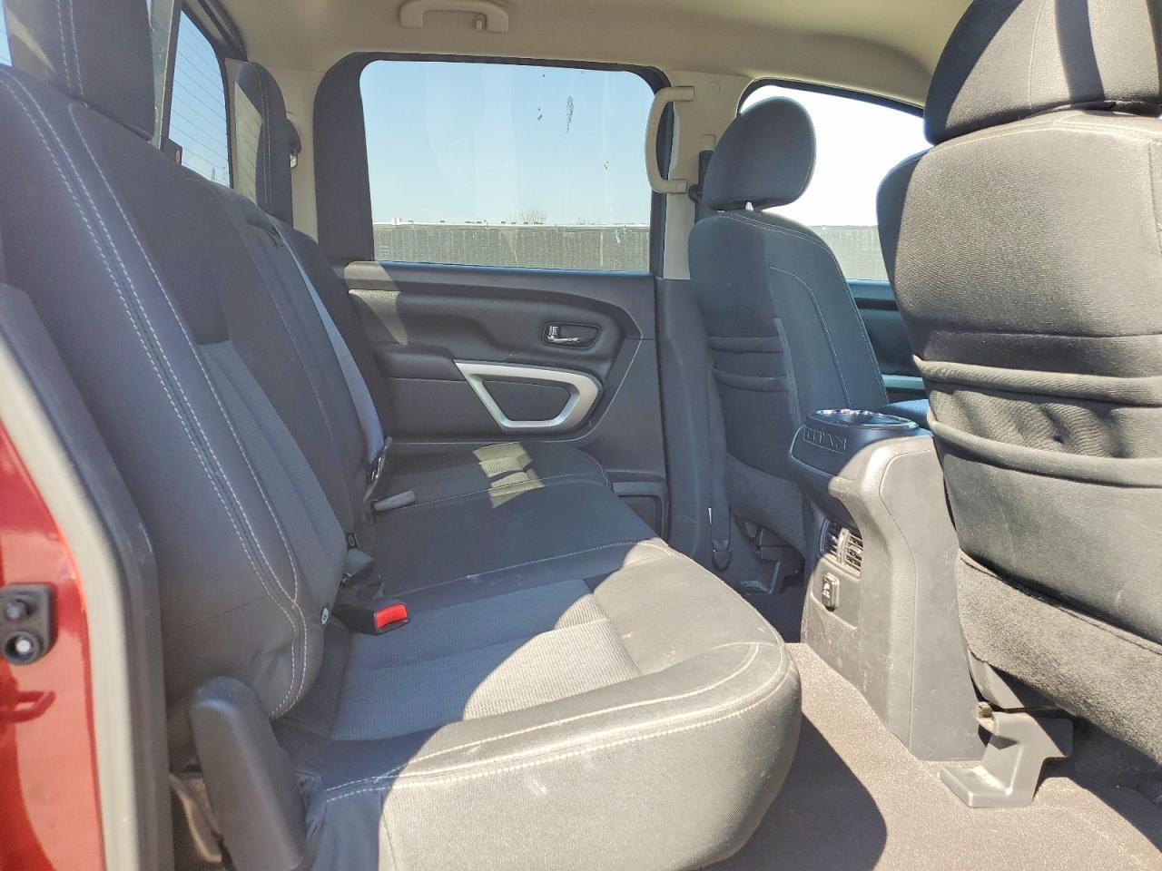 2017 Nissan Titan SV