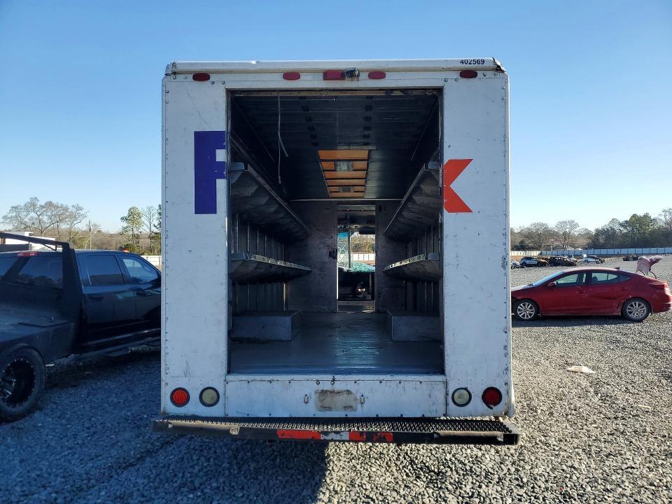 2010 Freightliner MT45 Chassis Delivery Truck