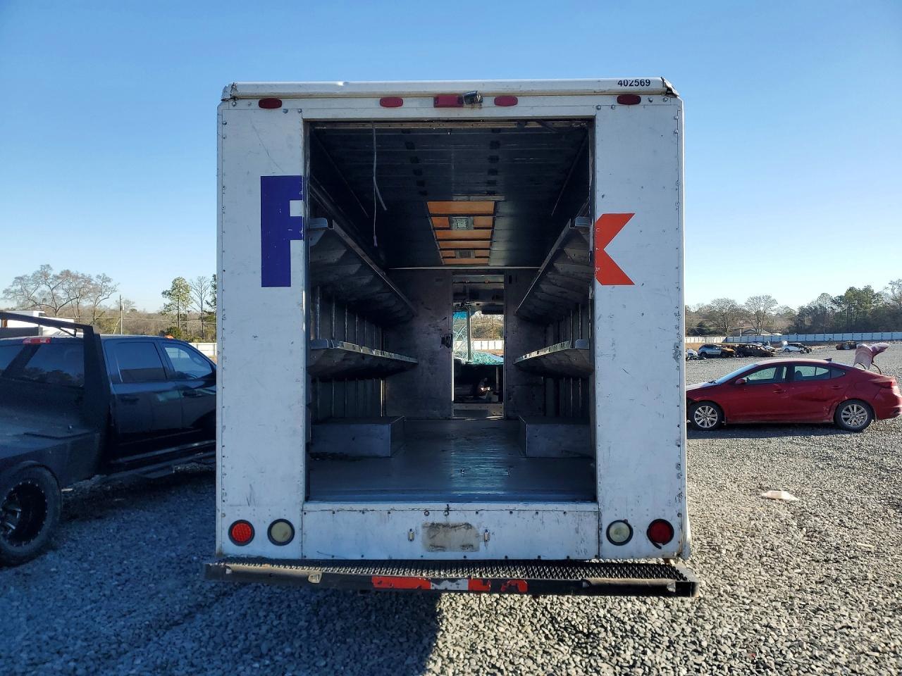 2010 Freightliner MT45 Chassis Delivery Truck