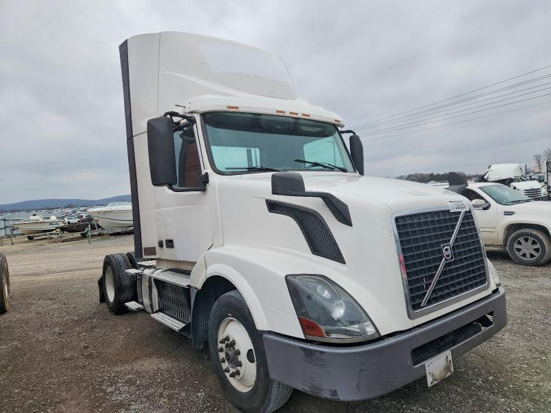 2017 Volvo VNL Semi Truck