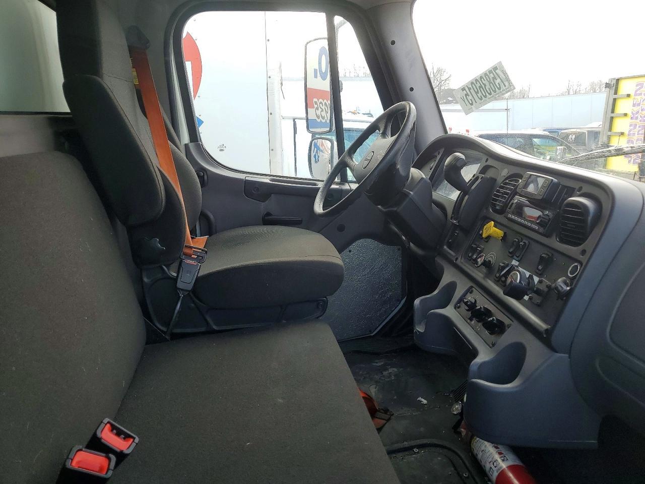 2022 Freigliner 2022 Freightliner Business Class M2 Semi Truck