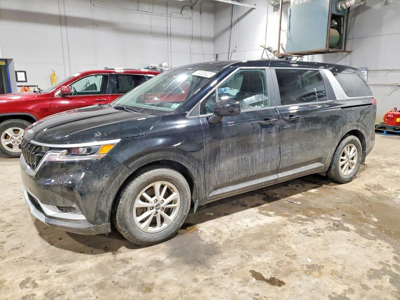 2023 KIA Carnival lx