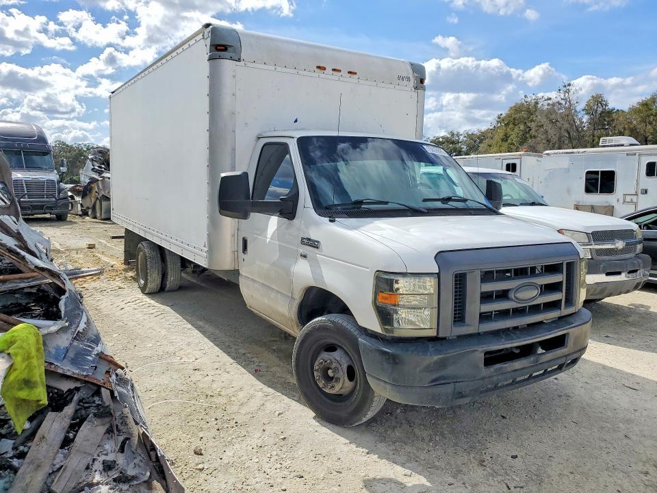 2016 Ford Econoline E350 Super Duty Cutaway Van