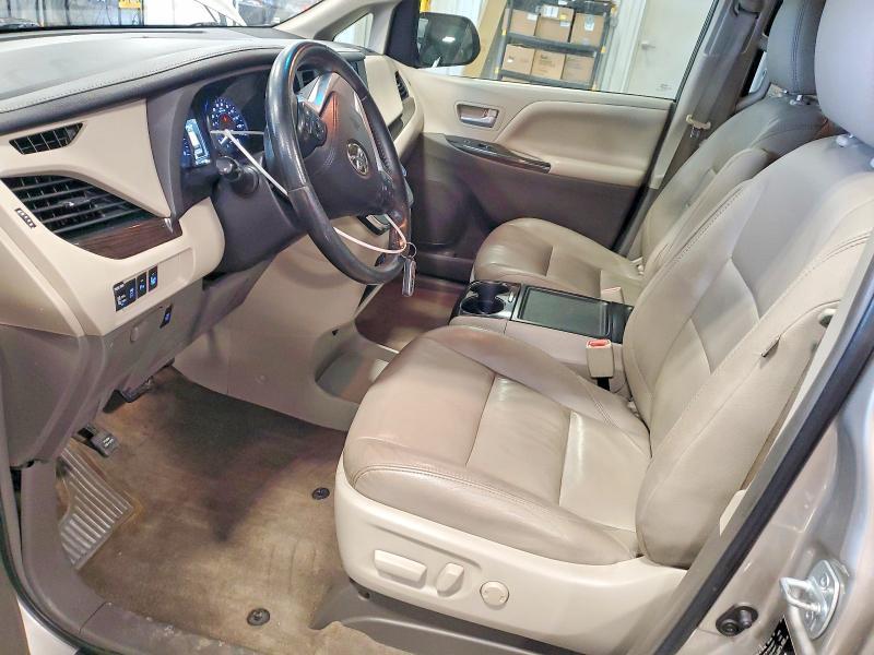 2017 Toyota Sienna xle 8-passenger