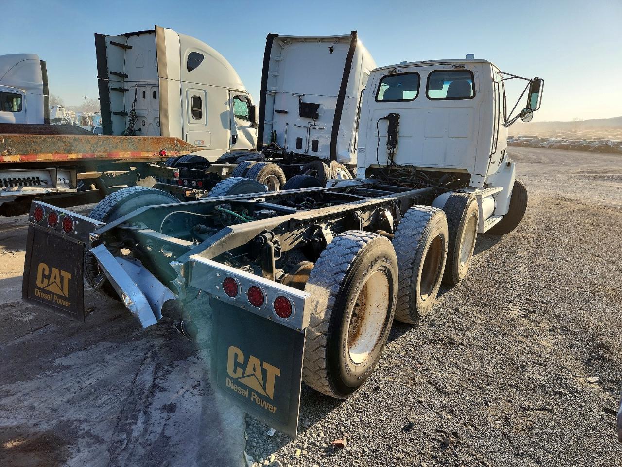 2000 Sterling 2000 Sterling L9522 Truck Cab AND Chassis