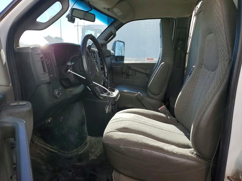 2020 Chevrolet Express BOX Truck