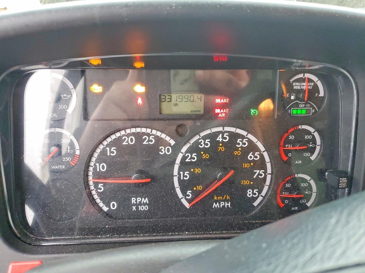 2015 Freightliner M2 106 MED-Semi Truck