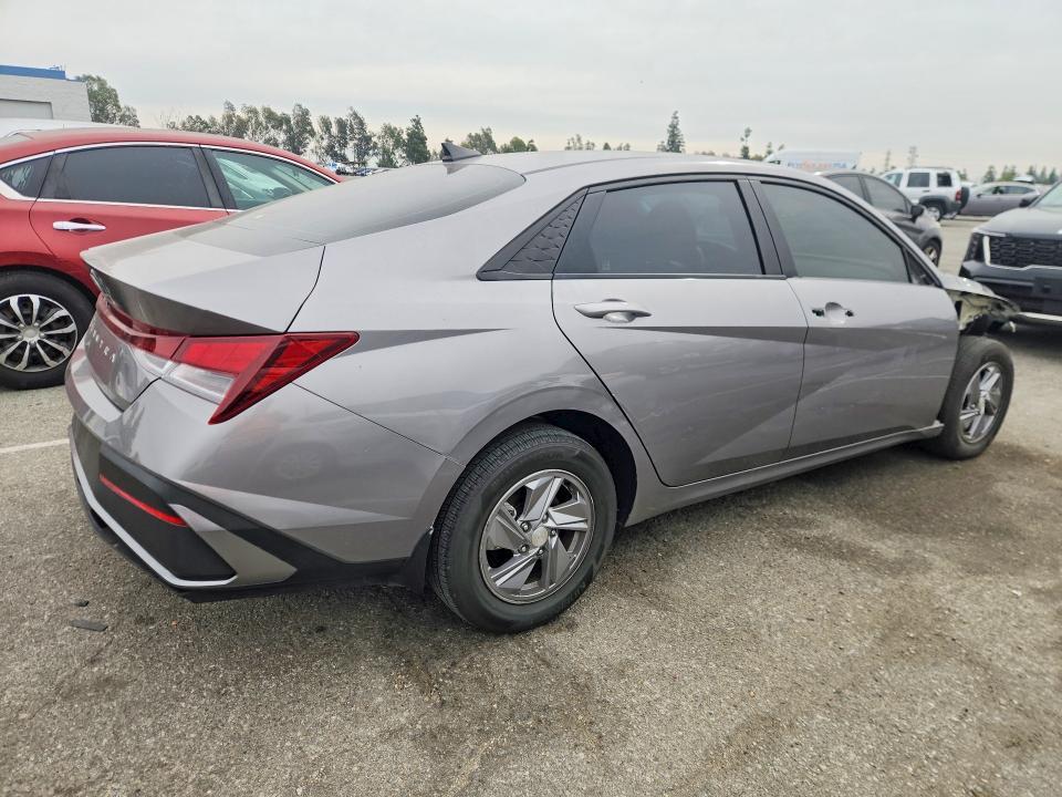 2024 Hyundai Elantra se