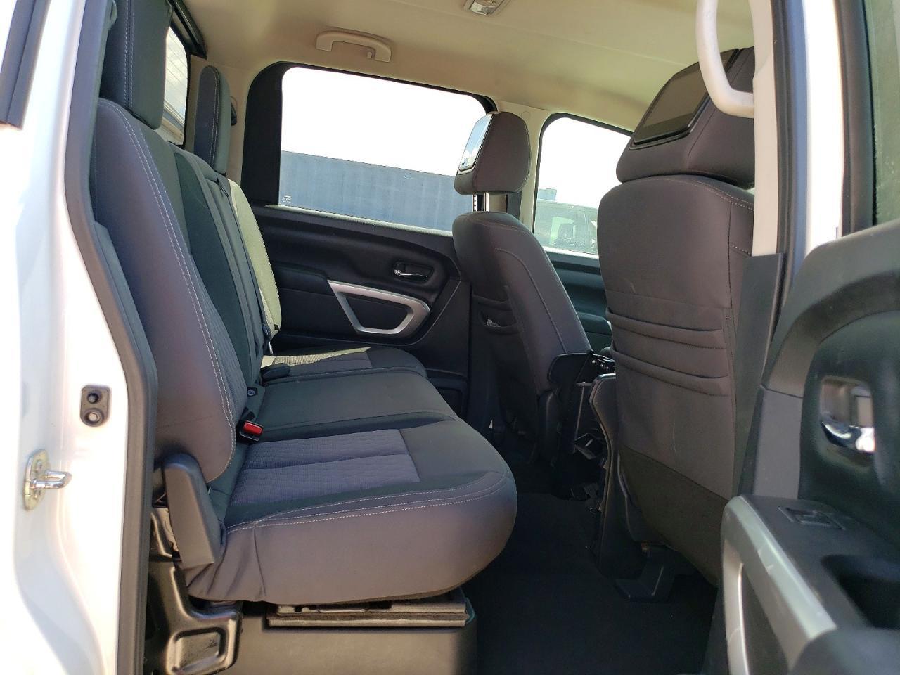 2017 Nissan Titan xd sl