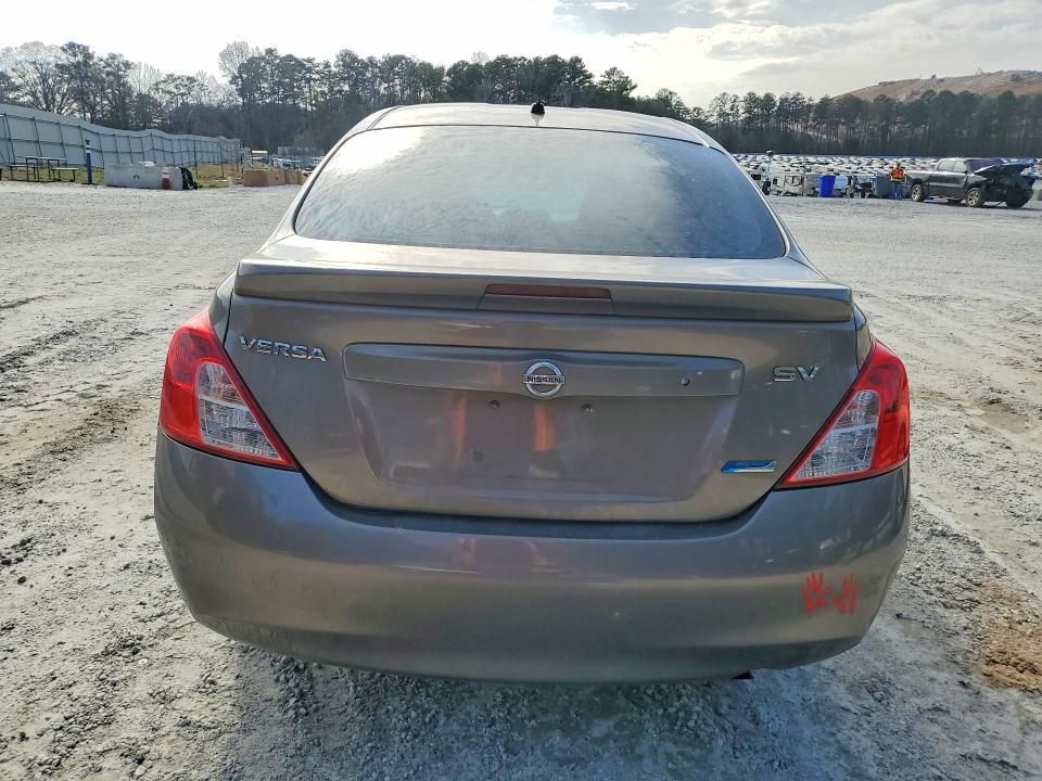 2013 Nissan Versa sv