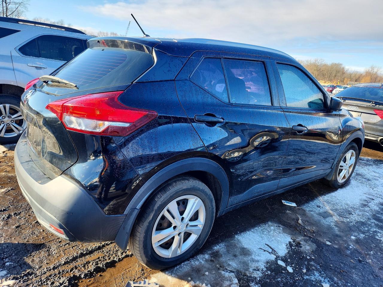 2019 Nissan Kicks s