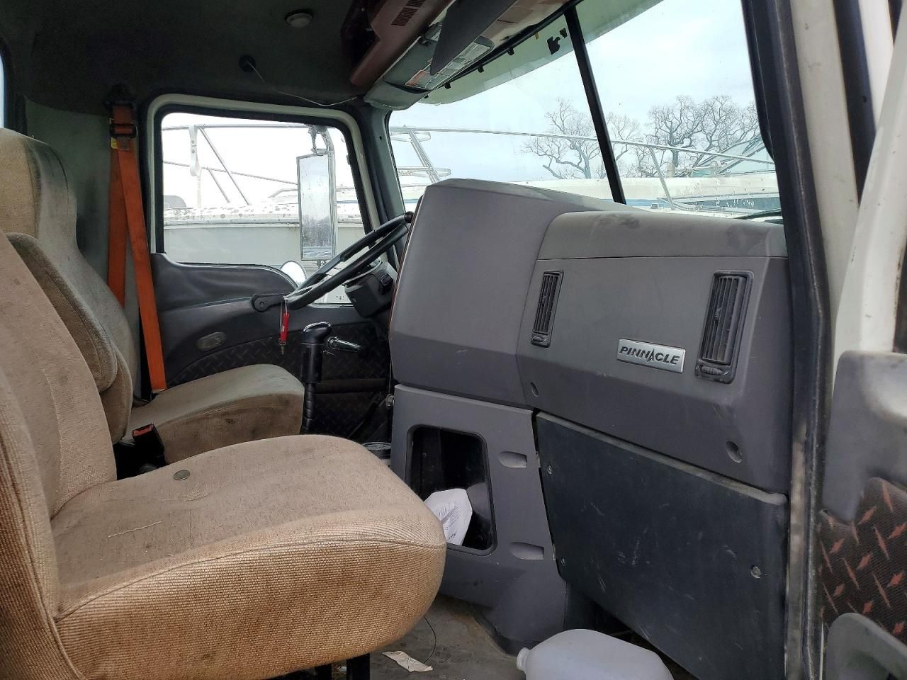 2015 Mack 600 CXU613-Semi Truck