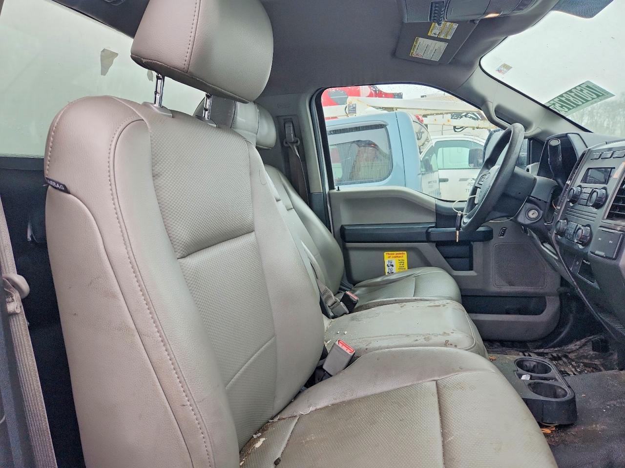 2017 Ford F450 Super Duty BOX Truck