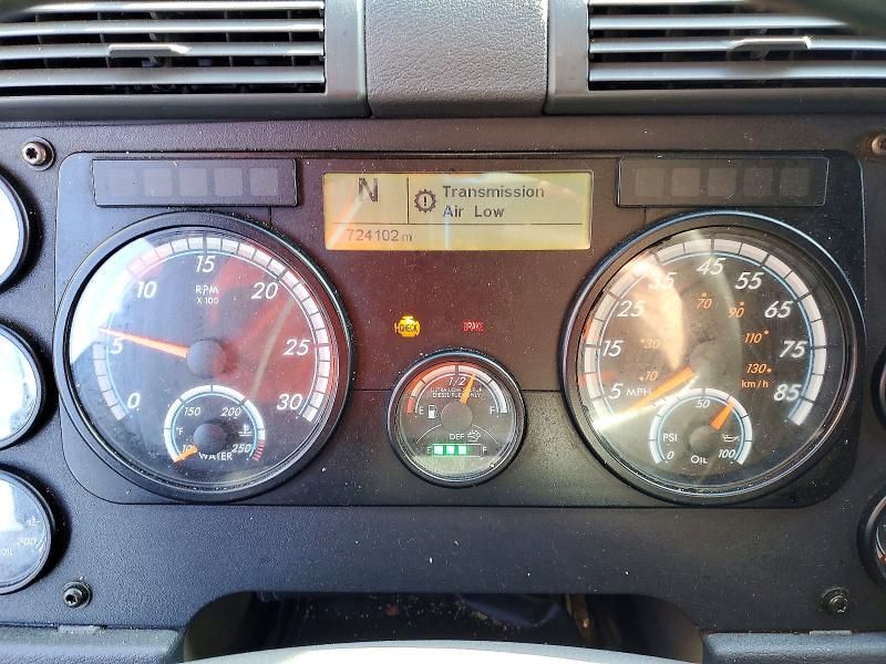 2016 Freightliner Cascadia 125 Semi Truck