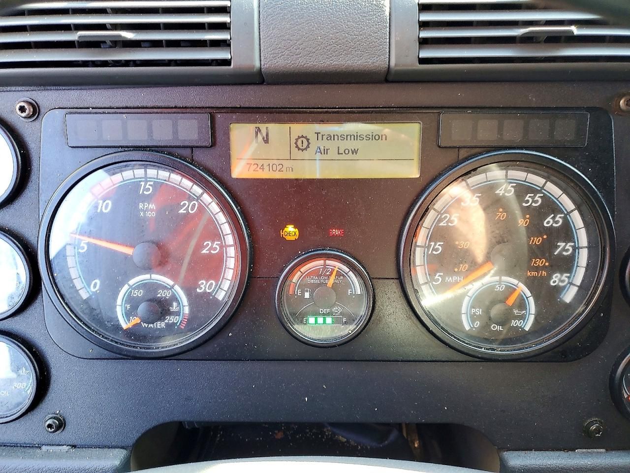 2016 Freightliner Cascadia 125 Semi Truck