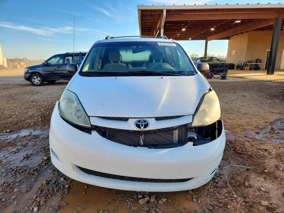 2006 Toyota Sienna le 8 Passenger