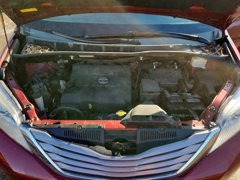 2015 Toyota Sienna xle Premium 8-passenger