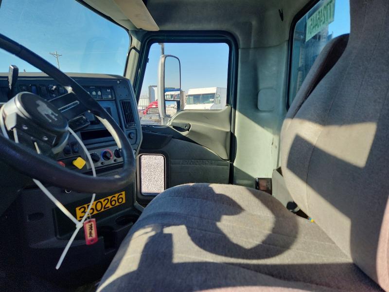 2016 Mack CXU613 Semi Truck