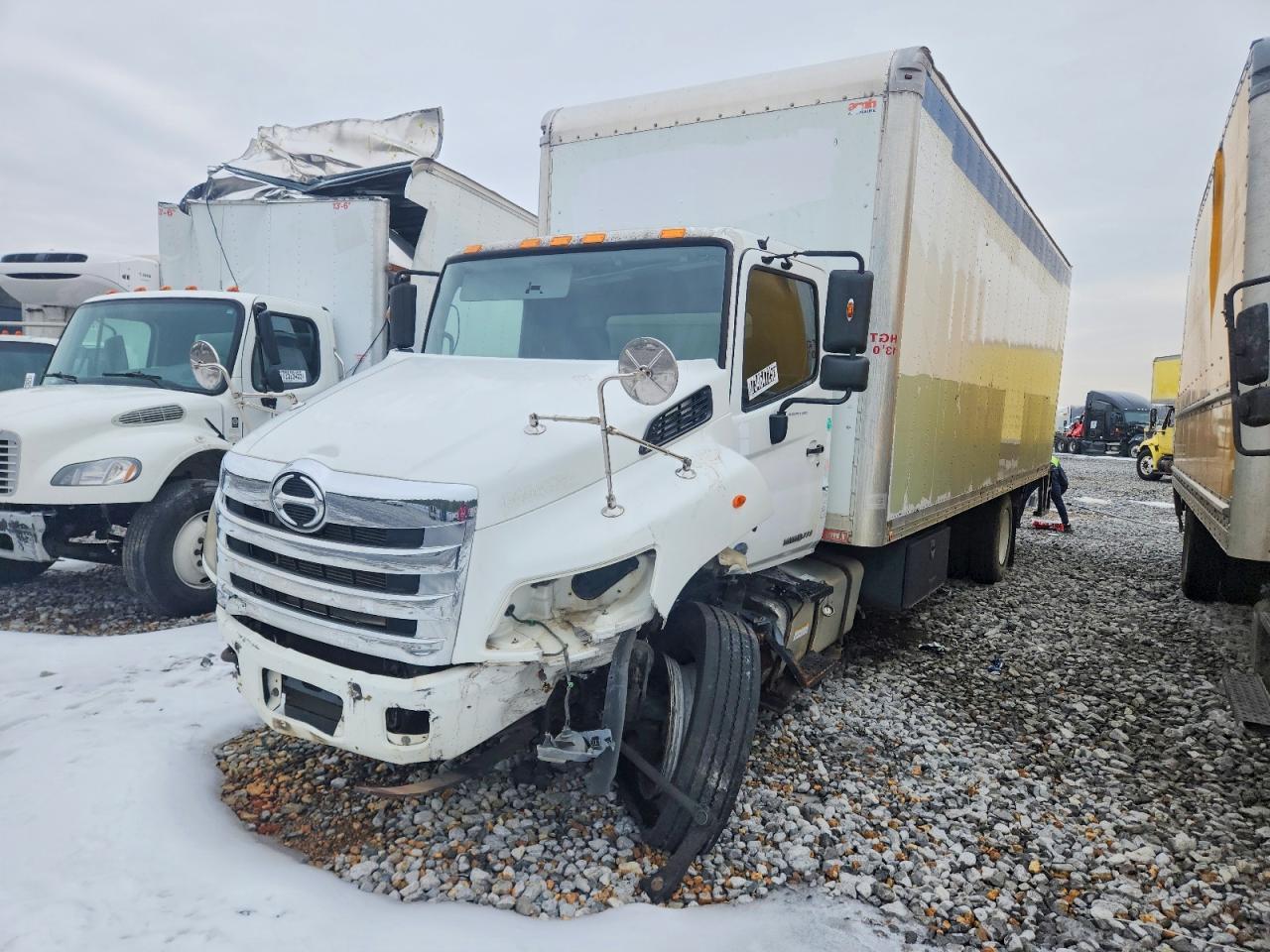 2016 Hino 338 box Truck