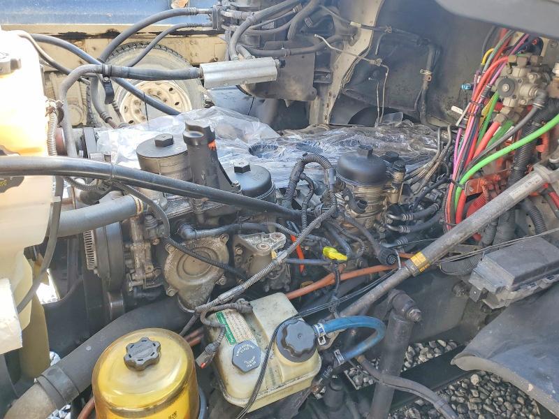2016 Freigliner 2016 Freightliner Cascadia 125 Semi Truck