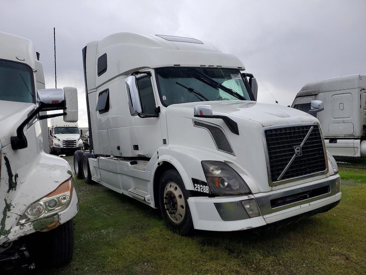 2017 Volvo VNL Semi Truck