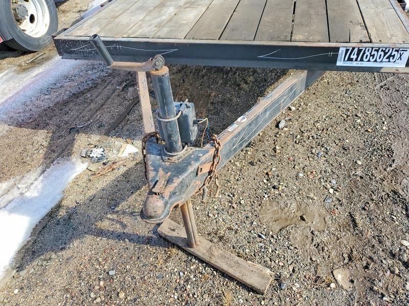 2002 Circle Equipment Trailer