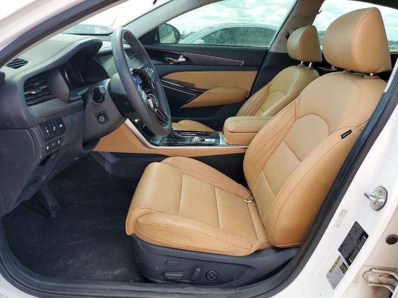 2017 KIA Cadenza Premium