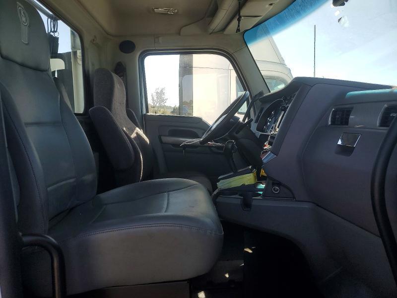 2016 Kenworth T680 Semi Truck