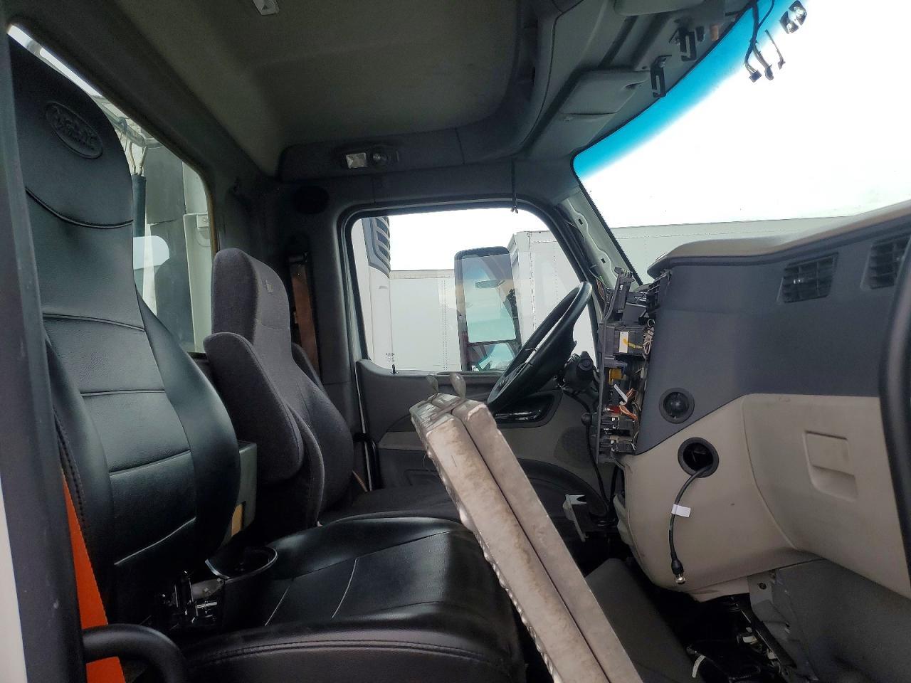 2019 Peterbilt 579 Semi Truck