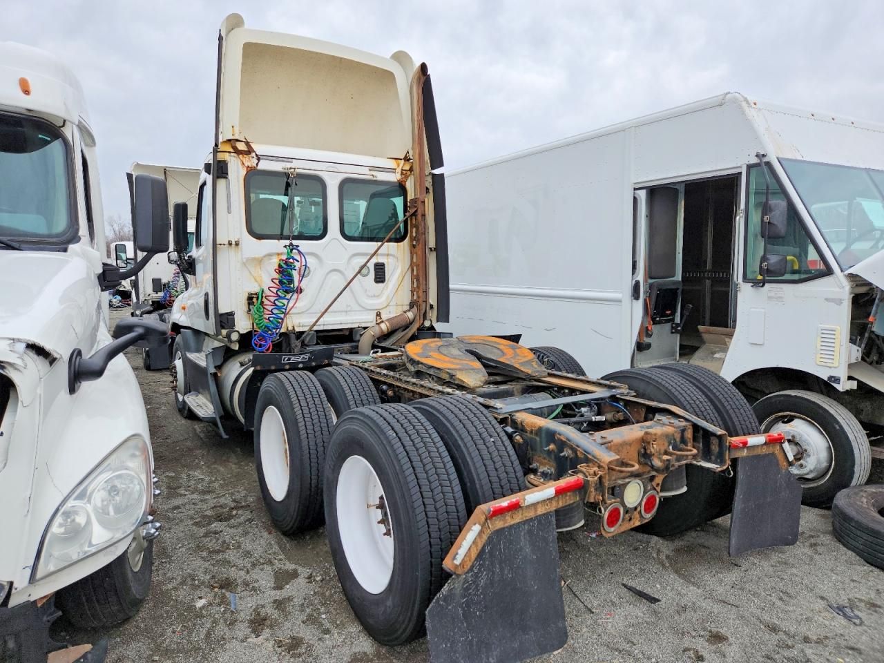 2015 Freightliner Cascadia Semi Truck