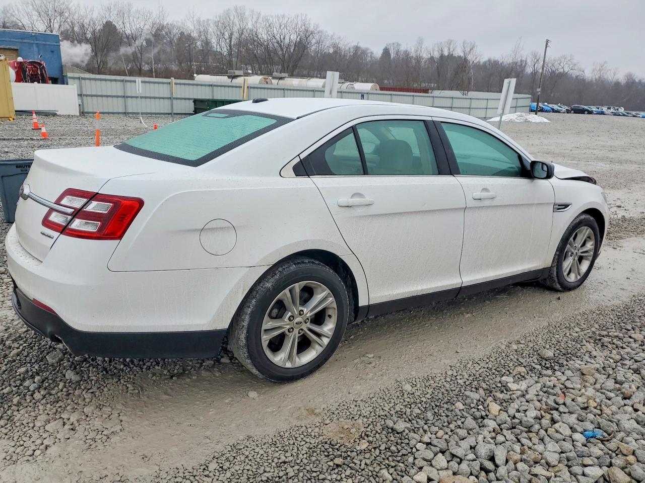 2017 Ford Taurus se