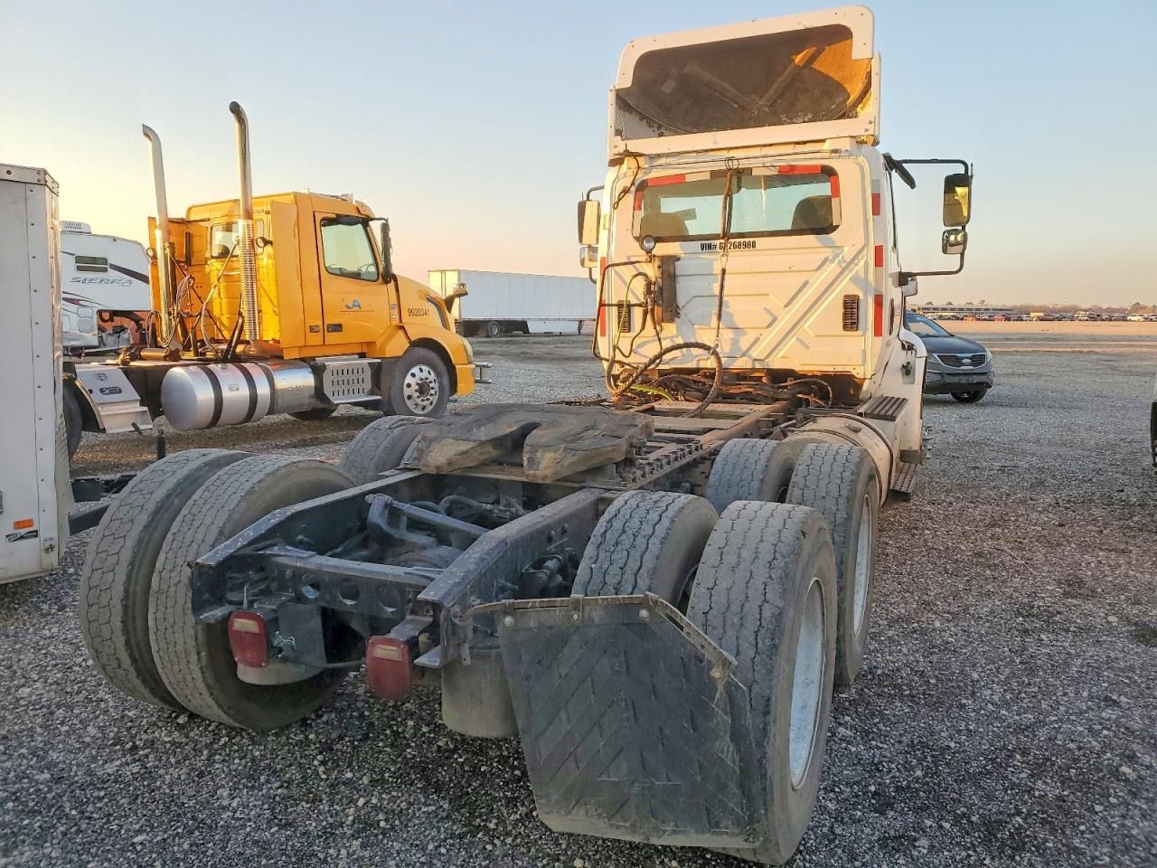 2016 International 8600 Semi Truck
